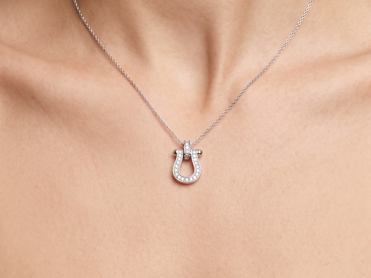 Collar Horse